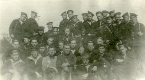Матросы-подводники перед отправкой на Сталинградский фронт